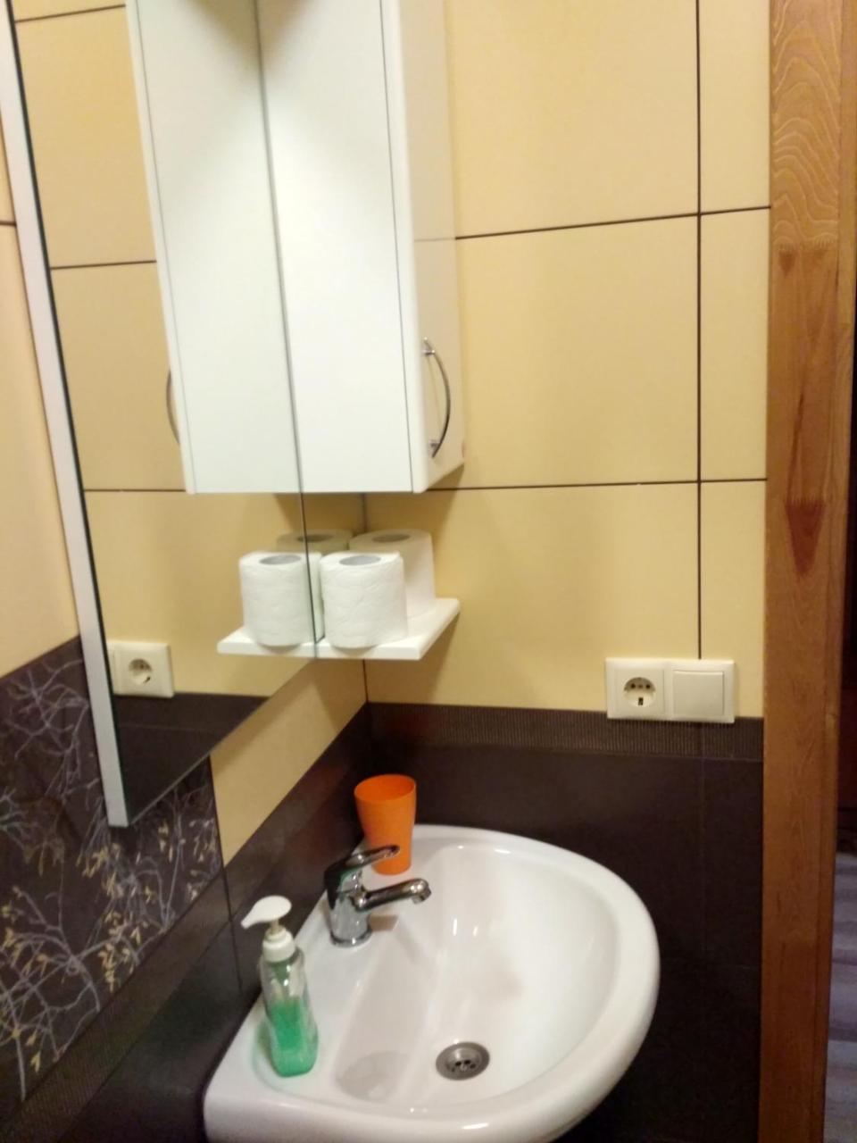 Atlant Hotel Ostroh Esterno foto